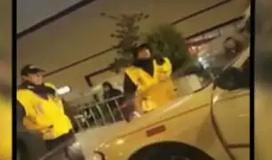 SJM: Taxista intentó atropellar a agente de seguridad de centro comercial