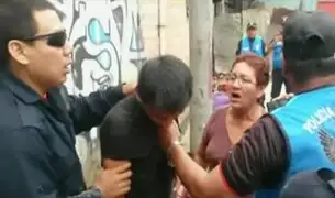 Iquitos: mujer golpea a su hijo en plena vía pública tras encontrarlo drogándose