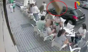 VIDEO: balcón de bar se desploma sobre clientes
