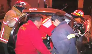 Av. Brasil: Auto choca contra taxi y deja cuatro heridos