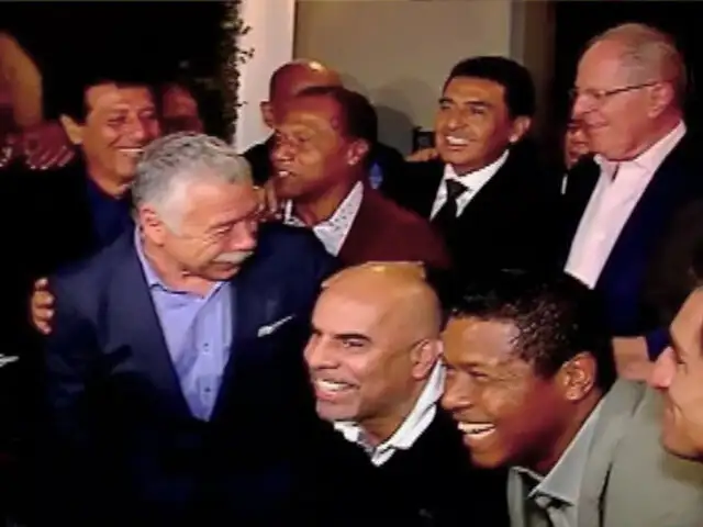 César Cueto junto a ex seleccionados visitan a PPK