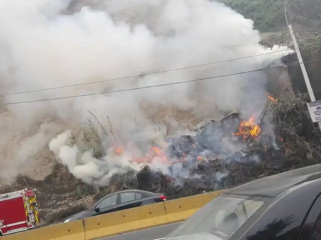 Costa Verde: incendio causó caída de piedras y cierre de vías