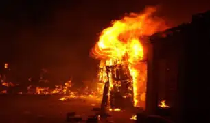 Incendio afectó local de imprenta en el Cercado de Lima