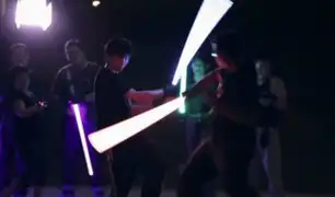 YouTube: ¡Esta lucha con sables de luz no tiene nada que envidiar a Star Wars y es real! [VIDEO]