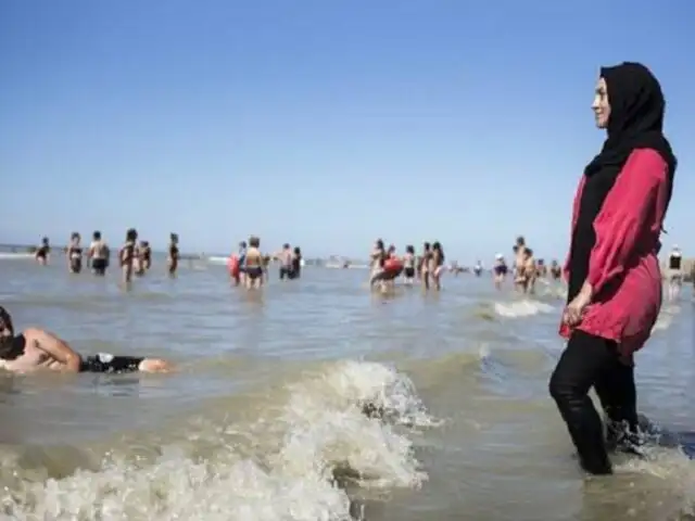 Francia: suspenden prohibición del burkini en playas