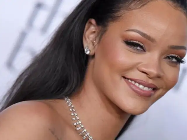Rihanna deslumbra en premios MTV