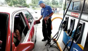 Precio de gasolina sube en Perú pese a descenso del crudo en el mundo
