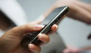 Adicción a celulares: adolescente denuncia a madre por quitarle dispositivo