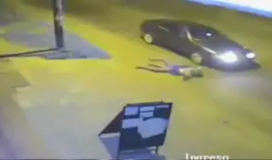 Mujer salvó de morir tras ser arrollada por auto