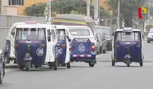 Chorrillos: taxis y mototaxis convierten vía en paradero informal