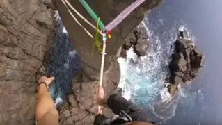 Equilibrista casi cae de cuerda floja a 32 metros de altura en Australia
