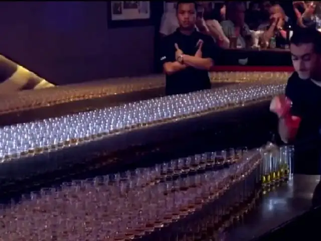 Dubai: rompen récord guiness al romper miles de copas de licor