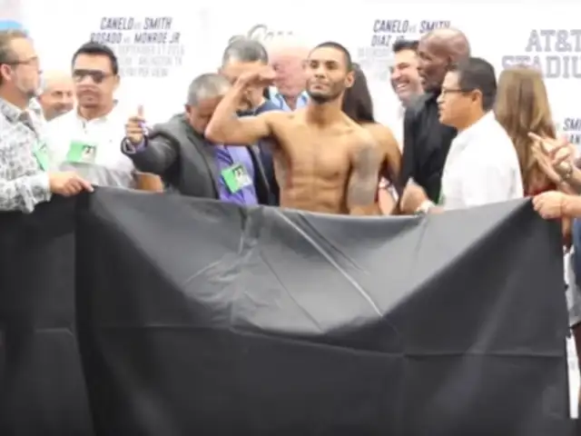 VIDEO: boxeador sufre bochornoso incidente luego de desnudarse para el pesaje