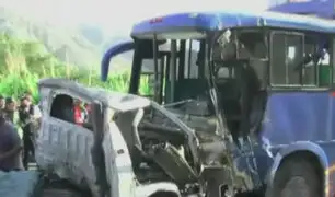 Tres muertos y 10 heridos dejó choque entre camión y ómnibus en Cañete