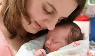 Una bebe "nace" dos veces para sobrevivir a un tumor
