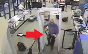 Instantes en que hombre ataca con un machete a varias personas en aeropuerto de EEUU