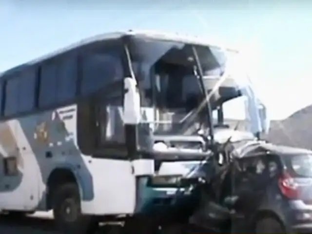 Puno: familia muere en choque de auto con bus interprovincial