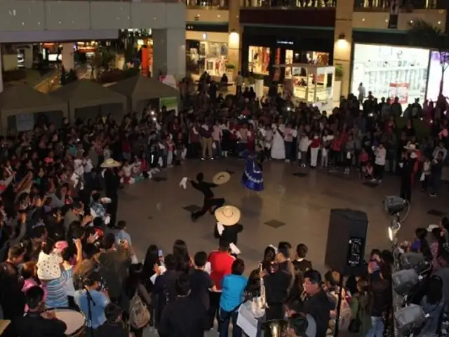 Celebran Día de la Marinera con flashmob en conocido centro comercial