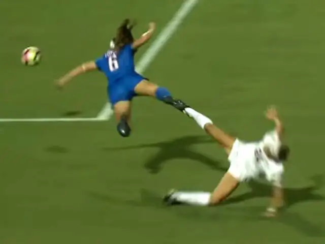 YouTube: ¿Esta es la falta más rara en la historia del fútbol femenino? [VIDEO]