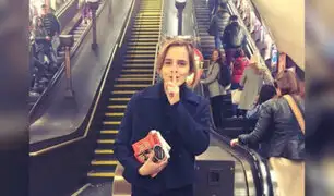 Emma Watson deja libros en Metro de Londres