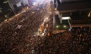 Corea del Sur: realizan multitudinaria marcha para pedir renuncia de presidenta