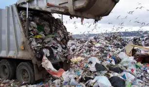 China: hombre arrojó por error 30,000 dólares a la basura