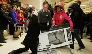 EEUU: clientes abarrotan centros comerciales en inicio del Black Friday