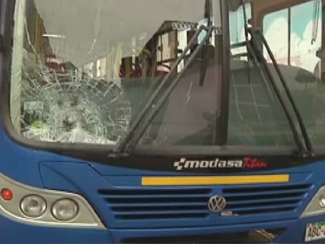 Bus del Corredor Azul atropella y mata a un joven...