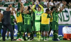 Luto en las canchas de fútbol: tragedia aérea dejó 71 muertos y 6 sobrevivientes