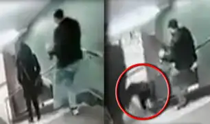 Hombre patea a mujer y la hace caer por escaleras en Alemania