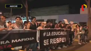 Marcha a favor de reforma educativa reunió a miles de personas en el centro de Lima