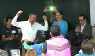México: senadores bailan de forma atrevida con trabajadores