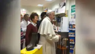 Papa Francisco deja el Vaticano y acude a tienda para comprar zapatos