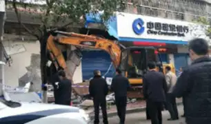 YouTube: detienen a ladrón chino por robar cajero automático con una excavadora