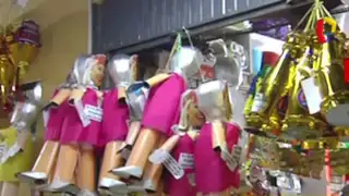 Año Nuevo: venden piñatas con rostros de polémicos personajes