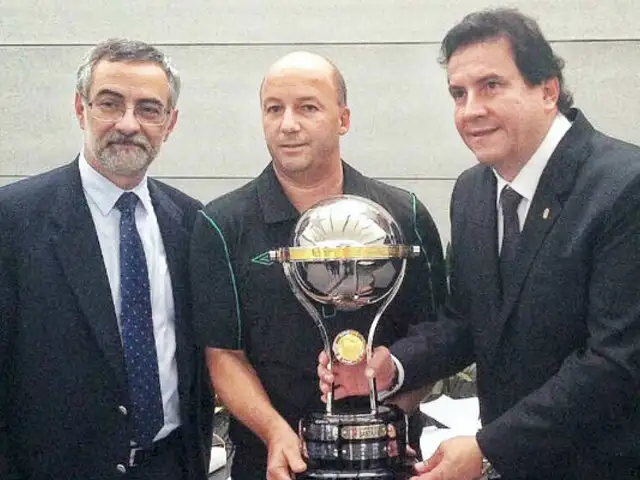 Chapecoense ostenta su primera Copa Sudamericana tras tragedia