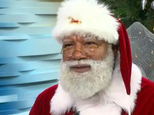 Un Santa Claus negro se presenta por primera vez en el centro comercial más grande de Estados Unidos [FOTOS]