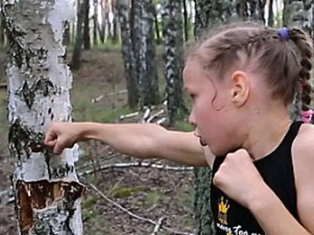 Niña rusa puede romper árboles con sus puños