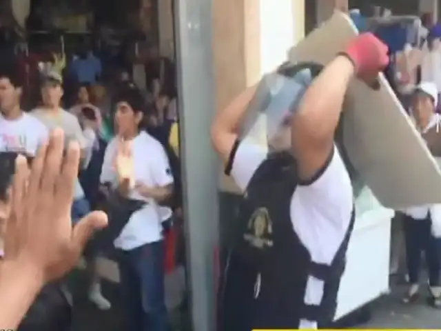 Centro de Lima: mujer herida tras enfrentamiento entre personal municipal y comerciantes informales