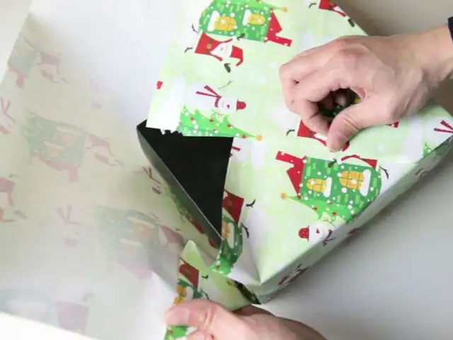 YouTube: ¡Este truco promete enseñarte a envolver un regalo en un minuto sin cortar ni pegar! [VIDEO]