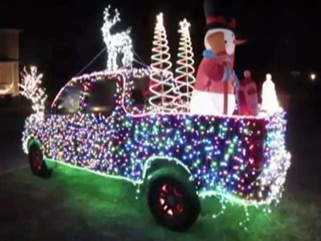 EEUU: camioneta navideña causa sensación
