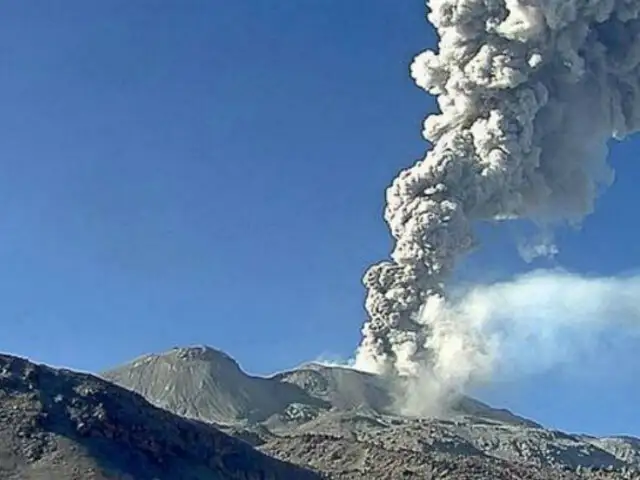 Volcán Sabancaya: proceso eruptivo se mantiene en nivel moderado