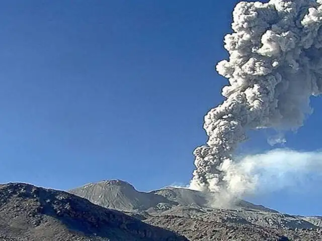 Arequipa: volcán Sabancaya registra 48 explosiones al día