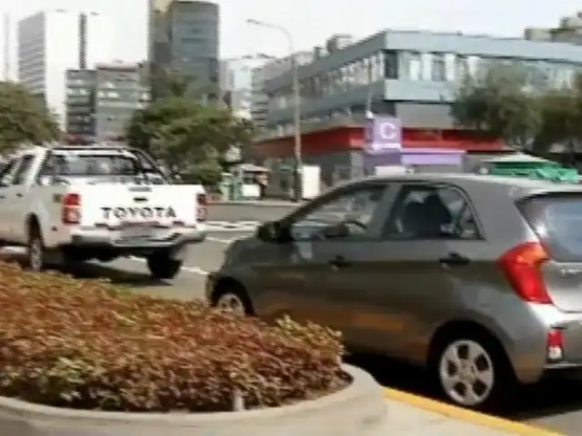 Conductores continúan estacionando sus vehículos en lugares prohibidos