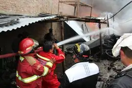 Ayacucho: incendio en fábrica de ojotas deja hasta el momento dos heridos