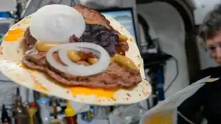 Esta es la receta de una hamburguesa espacial que se hizo viral en Facebook