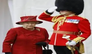 Reino Unido: guardia de Bunckingham estuvo a punto de dispararle a Isabel II