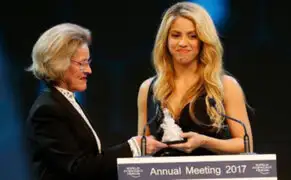 Shakira recibió galardón en Suiza por su apoyo a la educación