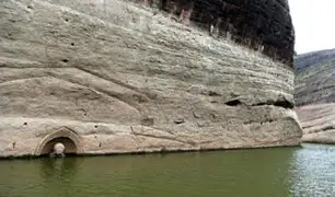 Hallan estatua de un buda de 600 años bajo un río en China