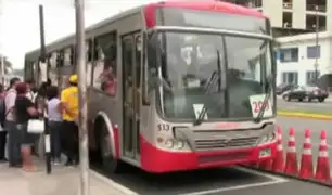 Pasajeros del Corredor Javier Prado exigen más buses ante alza del pasaje